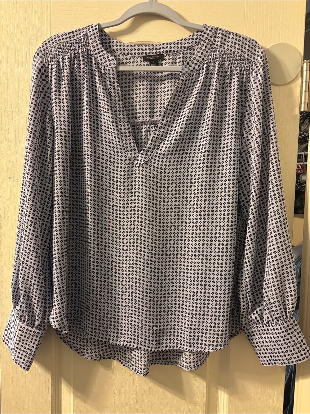 Ann Taylor Factory White V-Neck Long Sleeve Printed Blouse